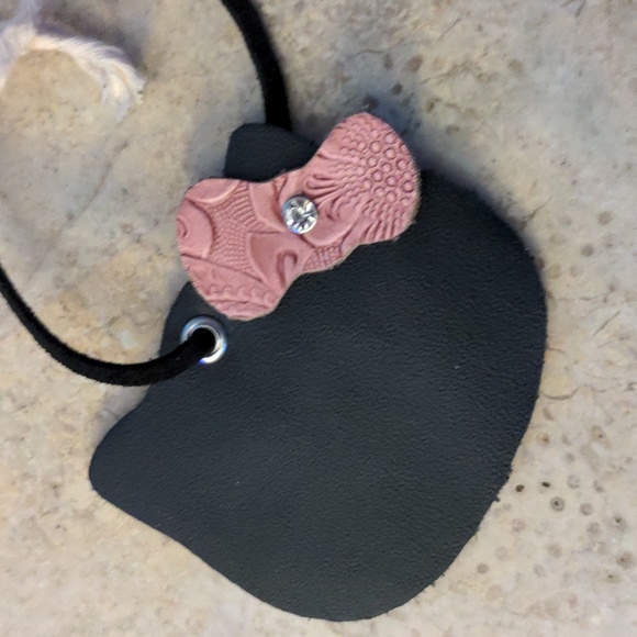 NEW! Handmade Genuine Leather Minimalist Kitty Bag Charm Black Pink Bow #01 - Picture 2 of 7